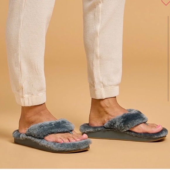 OluKai Kipe’a Heu Genuine Shearling Slide Sandal - Picture 2 of 10
